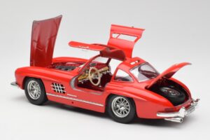 Mercedes 300 SL Vermelho Bburago 1:18 3015 Metal - imagem 5 de 8