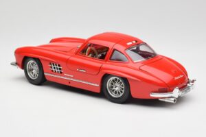 Mercedes 300 SL Vermelho Bburago 1:18 3015 Metal - imagem 7 de 8