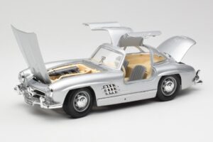 Mercedes 300 SL Prateado Bburago 1:18 3013 Metal - imagem 2 de 8