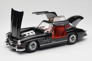Mercedes 300 SL W198 Preto Minichamps 1:18 180039004 Metal - imagem 2 de 8