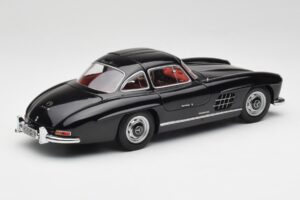 Mercedes 300 SL W198 Preto Minichamps 1:18 180039004 Metal - imagem 3 de 8