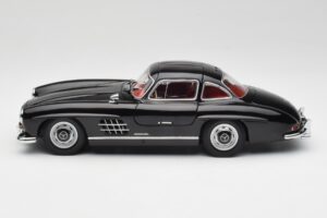 Mercedes 300 SL W198 Preto Minichamps 1:18 180039004 Metal - imagem 4 de 8