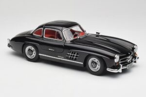 Mercedes 300 SL W198 Preto Minichamps 1:18 180039004 Metal - imagem 6 de 8