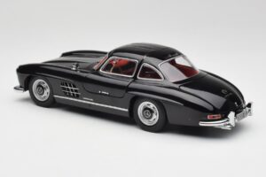 Mercedes 300 SL W198 Preto Minichamps 1:18 180039004 Metal - imagem 7 de 8