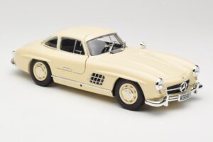 Mercedes 300 SL W198 Creme Minichamps 1:18 110037212 Metal - imagem 6 de 8