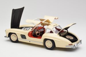 Mercedes 300 SL W198 Creme Com Interior Vermelho Minichamps 1:18 180039002 Metal - imagem 5 de 8