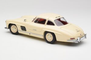 Mercedes 300 SL W198 Creme Com Interior Vermelho Minichamps 1:18 180039002 Metal - imagem 7 de 8