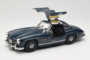 Mercedes 300 SL W198 Gullwing Azul Escuro Minichamps 1:18 110037216 Metal - imagem 2 de 8