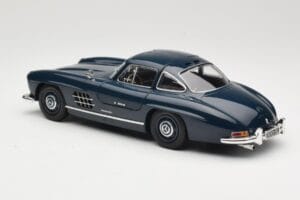 Mercedes 300 SL W198 Gullwing Azul Escuro Minichamps 1:18 110037216 Metal - imagem 7 de 8