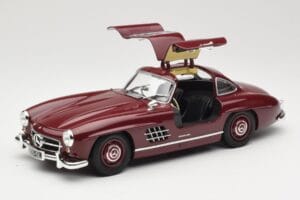 Mercedes 300 SL W198 Gullwing Vermelho Escuro Minichamps 1:18 110037218 Metal - imagem 2 de 8