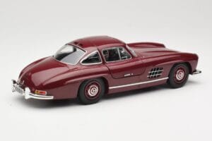 Mercedes 300 SL W198 Gullwing Vermelho Escuro Minichamps 1:18 110037218 Metal - imagem 3 de 8
