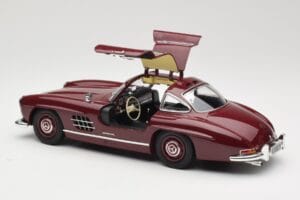 Mercedes 300 SL W198 Gullwing Vermelho Escuro Minichamps 1:18 110037218 Metal - imagem 5 de 8