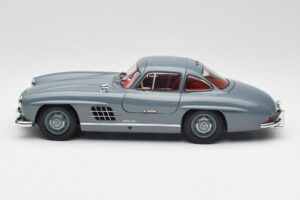 Mercedes 300 SL W198 Graphite Cinzento Minichamps 1:18 180039005 Metal - imagem 4 de 8
