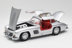 Mercedes 300 SL W198 Gullwing Prata Minichamps 1:18 180039000 Metal - imagem 2 de 8