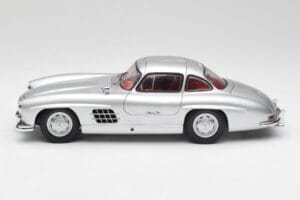 Mercedes 300 SL W198 Gullwing Prata Minichamps 1:18 180039000 Metal - imagem 4 de 8