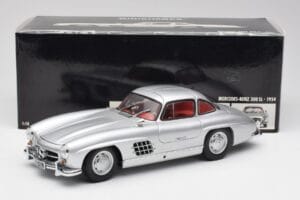 Mercedes 300 SL W198 Gullwing Prata Minichamps 1:18 180039000 Metal - imagem 8 de 8