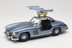 Mercedes 300 SL W198 Gullwing Light Blue Metallic Minichamps 1:18 110037220 Metal - imagem 2 de 8