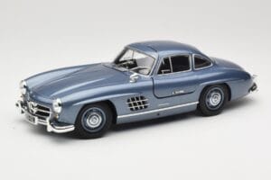 Mercedes 300 SL W198 Gullwing Light Blue Metallic Minichamps 1:18 110037220 Metal