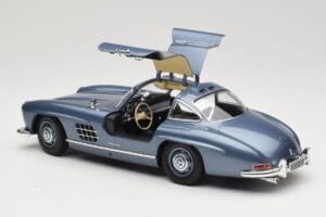 Mercedes 300 SL W198 Gullwing Light Blue Metallic Minichamps 1:18 110037220 Metal - imagem 5 de 8