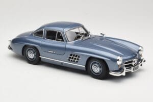 Mercedes 300 SL W198 Gullwing Light Blue Metallic Minichamps 1:18 110037220 Metal - imagem 6 de 8