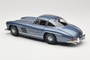 Mercedes 300 SL W198 Gullwing Light Blue Metallic Minichamps 1:18 110037220 Metal - imagem 7 de 8