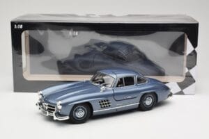 Mercedes 300 SL W198 Gullwing Light Blue Metallic Minichamps 1:18 110037220 Metal - imagem 8 de 8