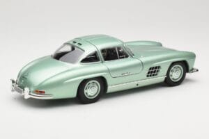 Mercedes 300 SL W198 Gullwing Light Green Metallic Minichamps 1:18 110037221 Metal - imagem 3 de 8