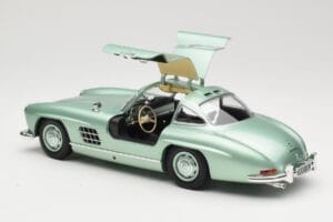 Mercedes 300 SL W198 Gullwing Light Green Metallic Minichamps 1:18 110037221 Metal - imagem 5 de 8
