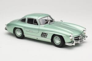 Mercedes 300 SL W198 Gullwing Light Green Metallic Minichamps 1:18 110037221 Metal - imagem 6 de 8