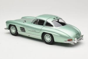 Mercedes 300 SL W198 Gullwing Light Green Metallic Minichamps 1:18 110037221 Metal - imagem 7 de 8