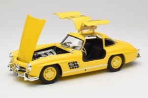 Mercedes 300 SL W198 Amarelo Claro Minichamps 1:18 180039009 Metal - imagem 2 de 8