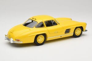 Mercedes 300 SL W198 Amarelo Claro Minichamps 1:18 180039009 Metal - imagem 3 de 8