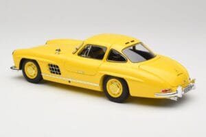 Mercedes 300 SL W198 Amarelo Claro Minichamps 1:18 180039009 Metal - imagem 7 de 8