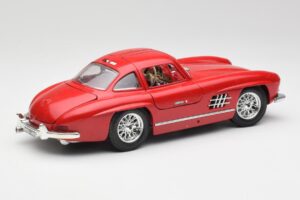 Mercedes 300 SL W198 Red Metallic Bburago 1:18 3013-M1 Metal - imagem 3 de 8