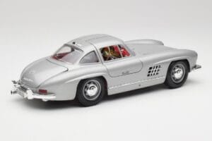 Mercedes 300 SL W198 Gullwing Silver Cinzento Bburago 1:18 3513 Metal - imagem 3 de 8