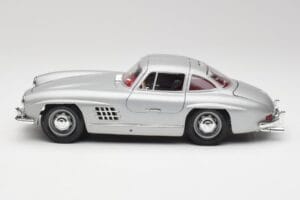 Mercedes 300 SL W198 Gullwing Silver Cinzento Bburago 1:18 3513 Metal - imagem 5 de 8