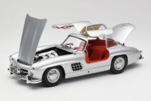 Mercedes 300 SL W198 Gullwing Prateado Metálico Minichamps 1:18 B66040379 Metal - imagem 2 de 8