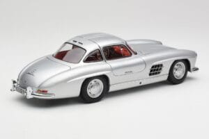 Mercedes 300 SL W198 Gullwing Prateado Metálico Minichamps 1:18 B66040379 Metal - imagem 3 de 8