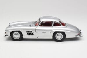 Mercedes 300 SL W198 Gullwing Prateado Metálico Minichamps 1:18 B66040379 Metal - imagem 4 de 8