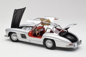 Mercedes 300 SL W198 Gullwing Prateado Metálico Minichamps 1:18 B66040379 Metal - imagem 5 de 8