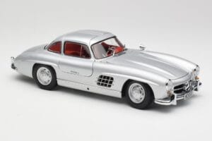 Mercedes 300 SL W198 Gullwing Prateado Metálico Minichamps 1:18 B66040379 Metal - imagem 6 de 8
