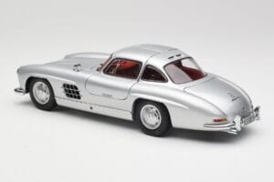 Mercedes 300 SL W198 Gullwing Prateado Metálico Minichamps 1:18 B66040379 Metal - imagem 7 de 8