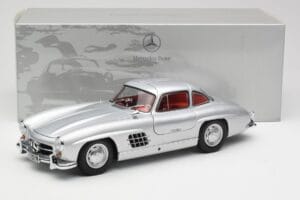Mercedes 300 SL W198 Gullwing Prateado Metálico Minichamps 1:18 B66040379 Metal - imagem 8 de 8