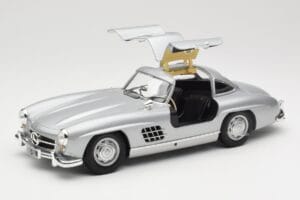 Mercedes 300 SL W198 Gullwing Prateado Minichamps 1:18 110037210 Metal - imagem 2 de 8