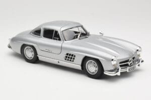 Mercedes 300 SL W198 Gullwing Prateado Minichamps 1:18 110037210 Metal - imagem 6 de 8