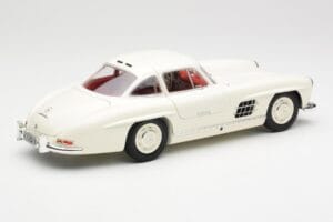Mercedes 300 SL W198 Branco Minichamps 1:18 180039006 Metal - imagem 3 de 8