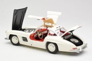 Mercedes 300 SL W198 Branco Minichamps 1:18 180039006 Metal - imagem 5 de 8