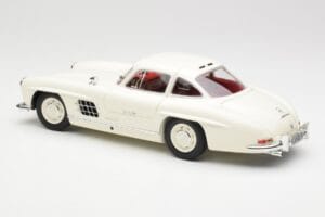 Mercedes 300 SL W198 Branco Minichamps 1:18 180039006 Metal - imagem 7 de 8