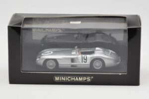 Mercedes 300 SLR #19 P. Levegh / J. Fitch 24 Hours of Le Mans 1955 Minichamps 1:43 432553000 Metal - imagem 4 de 4