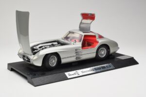 Mercedes 300 SLR Prata Revell 1:12 08851 Metal - imagem 2 de 8